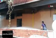 Mal sahibi olduğu binayı ikinci kez yakmaya çalışırken darp edildi