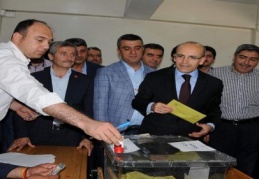 Maliye Bakanı Mehmet Şimşek, oyunu Gaziantep’te kullandı