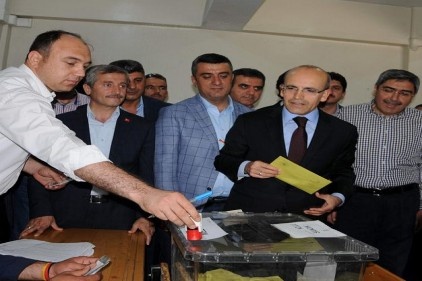Maliye Bakanı Mehmet Şimşek, oyunu Gaziantep’te kullandı