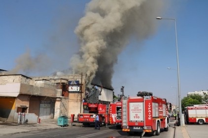 Masa sandalye imalathanesinde yangın çıktı