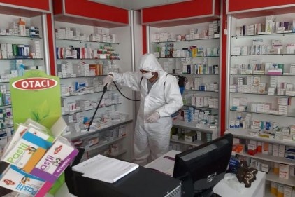 Maske dağıtımı öncesi merkezdeki 500 eczane dezenfekte ediliyor