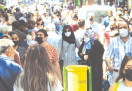 Maske, mesafe yok, kalabalık korkutucu