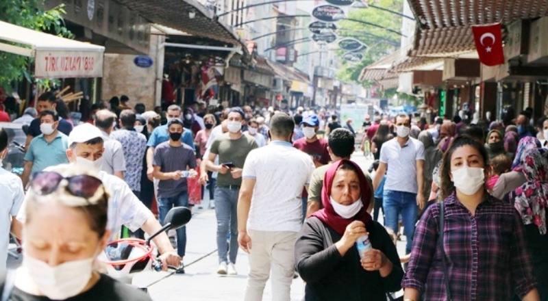 Maske takmayan bin 30 kişiye ceza yağdı