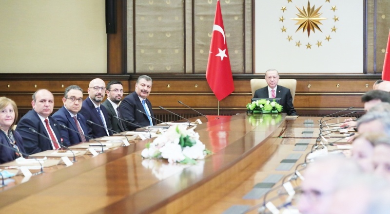 Maske zorunluluğu toplu taşımada ve sağlık kuruluşlarında devam ediyor