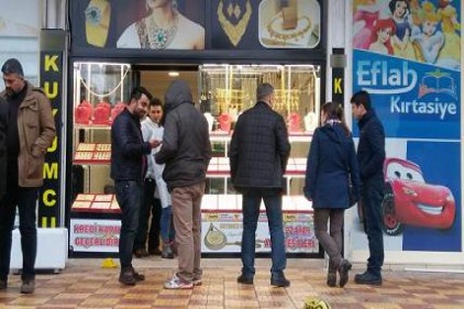 Maskeli hırsızlar kuyumcuyu soydu
