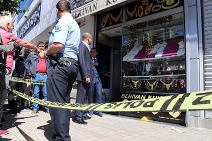 Maskeli, peçeli kuyumcu soygunu kanlı bitti