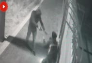 Maskeli silahlı soyguncu, pompacıyı döverek cebindeki parayı aldı