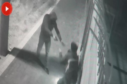 Maskeli silahlı soyguncu, pompacıyı döverek cebindeki parayı aldı