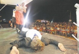 Mavikentliler, coştu