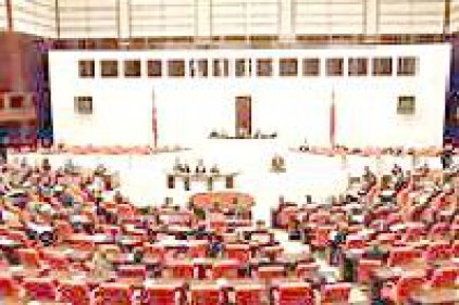 Meclis başkanı ve başkanvekilleri artık frak giymeyecek