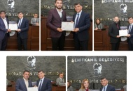 Meclis üyelerinin yerine devam edeceklere mazbataları verildi
