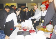 Medikal Park aşure dağıttı