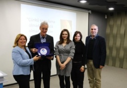 Medya mesajlarını ele alırken eleştirel düşünceden faydalanmak gerekir