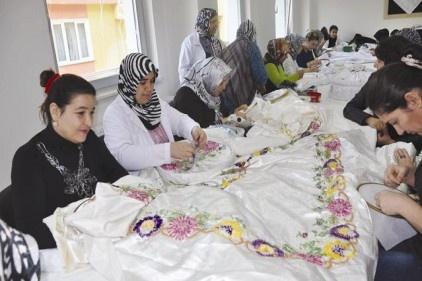 Mefruşat ve bilgisayar kursları yoğun ilgi görüyor