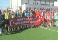 Mehmetçiğe destek pankartıyla sahaya çıktılar