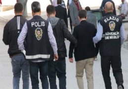 Memur, öğretmen ve zabıt katipleri gözaltına