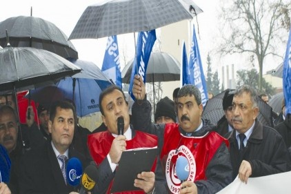 Memura ve emekliye enflasyonun üçte biri kadar maaş artışı yapılıyor