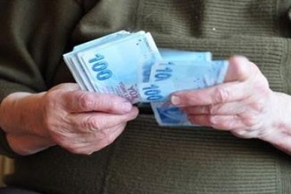 Memurlar bir maaş tutarında ikramiye istiyor