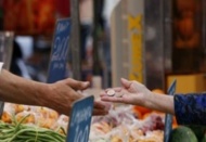 Memurun alım gücü yüzde 35 azalırken, maaşlara yüzde 6 zam geldi