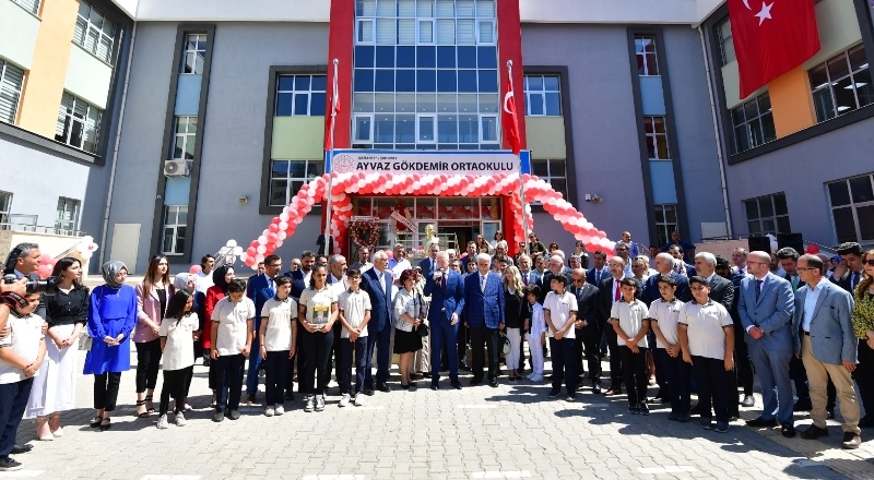 Merhum Bakan Ayvaz Gökdemir’in adının verildiği ortaokul açıldı