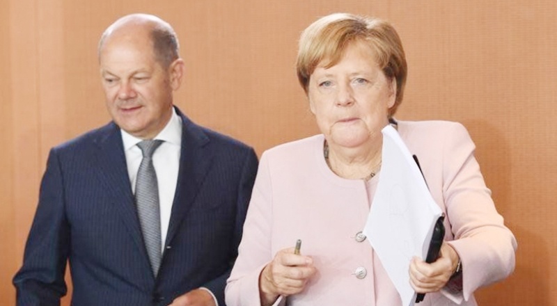Merkel, Erdoğan'la Roma'da yapacağı görüşmeye halefi Scholz'u da davet etti