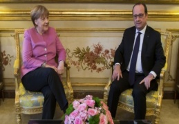 Merkel ve Hollande görüşmeye geçti