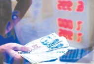 Merkez Bankası kararı öncesi dolar 7,68 seviyesiyle rekorunu güncelledi