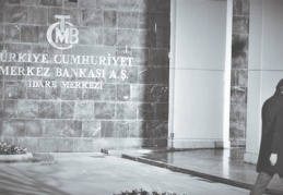 Merkez Bankası'nın rezervi erirken yöneticilerin cepleri dolmuş