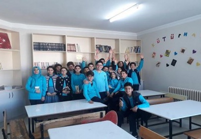 Mersin Barosu’ndan öğrencilere kitap geldi