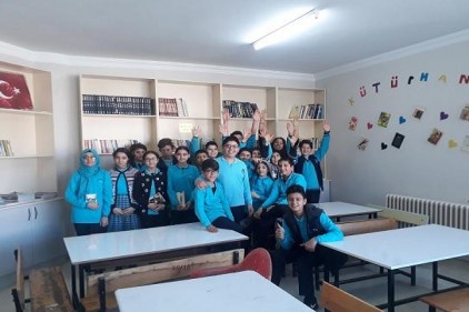 Mersin Barosu&#8217;ndan öğrencilere kitap geldi