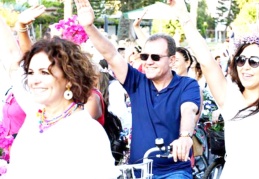 Mersin Belediye Başkanı Vahap Seçer, Mersinli kadınlara seslendi: Başarana sorgusuz iş