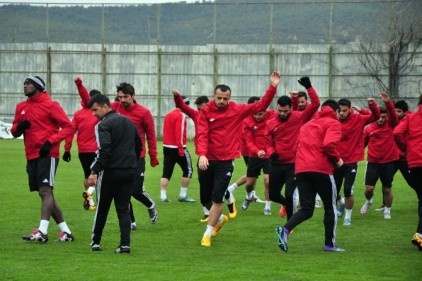 Mersin İdmanyurdu maçı hazırlıklarını sabah ve akşam yaptığı antrenmanlar ile sürdürdü. 
