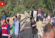 Mersin'de 'Kanlı viraj'da feci kaza: 3 ölü, 16 yaralı