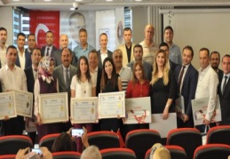 Mesleğe yeni başlayan muhasebeciler ruhsatlarını törenle aldı
