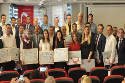 Mesleğe yeni başlayan muhasebeciler ruhsatlarını törenle aldı