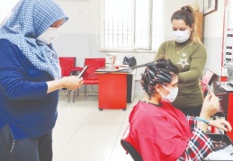 Mesleğin püf noktalarını öğrenip, sertifika alıyorlar