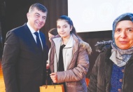 Meslek liselerine kayıt yaptıran tüm öğrencilere, 4 bin TL nakdi destek verildi