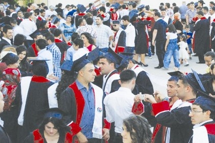 Meslek Yüksekokulu yeni dönem mezunlarını verdi