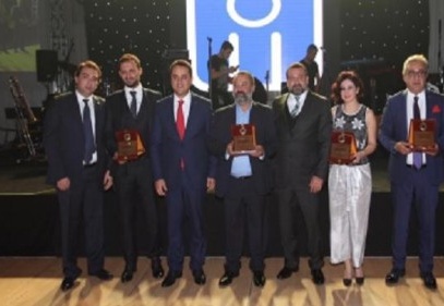 Meslekte, 25 ve 40 yılını dolduranlara plaket verildi