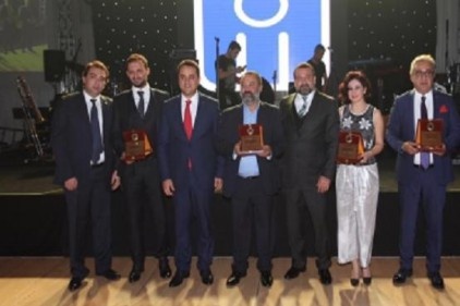 Meslekte, 25 ve 40 yılını dolduranlara plaket verildi