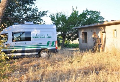 Metruk bir evde erkek cesedi bulundu
