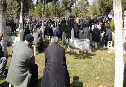 Mezarlık onarıldı