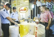 Mezarlıklar bayrama hazır