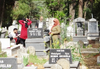 Mezarlıklarda bayram yoğunluğu yaşandı