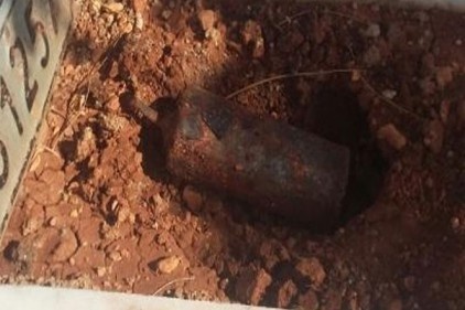 Mezarlıkta patlayıcı olduğu sanılan bir cisim bulundu 