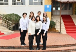 Mezun olan öğrenciler, dünya üniversitelerinde