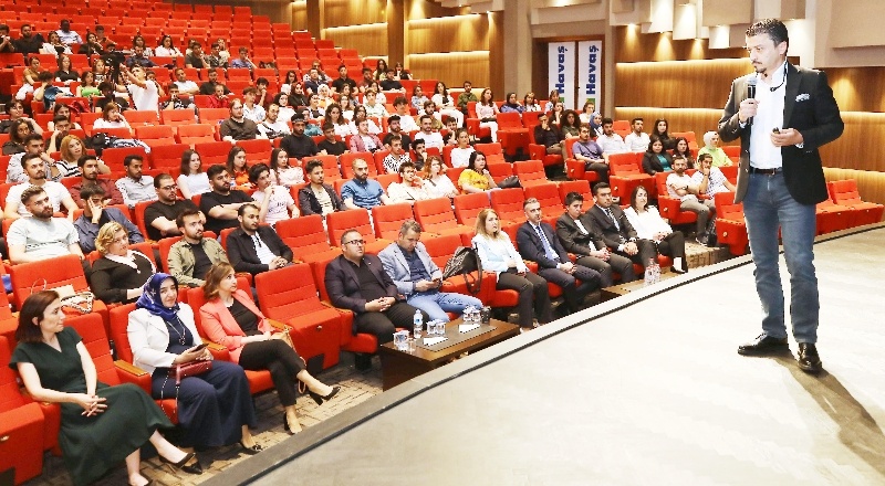 “Mezun olduğunuzda iş arayacaksanız çok geç kalırsınız”