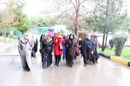 Mikro kredi kullanan 45 kadın için Gaziantep gezisi düzenledi