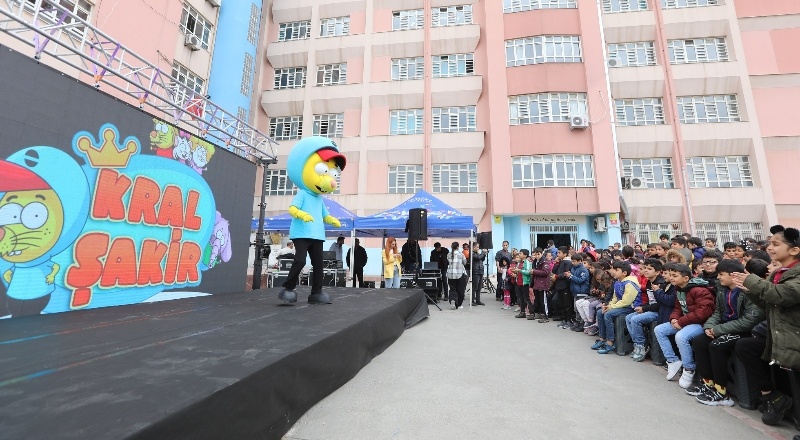 “Mikrop Avcıları Cumburlop”un ilçelerde gösterimi yapıldı