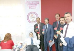 Mili Eğitim Müdürü Mete, kan bağışladı